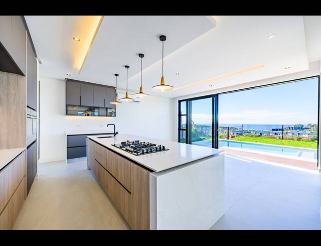 5 BEDROOM HOUSE FOR SALE IN ZULULAMI LUXURY COASTAL ESTATE